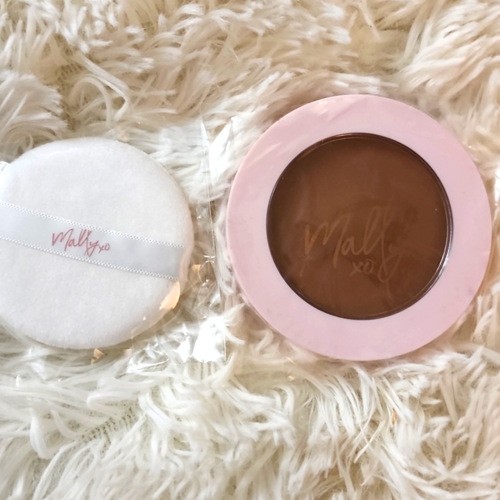 Mally XO Soft as Silk Powder Foundation